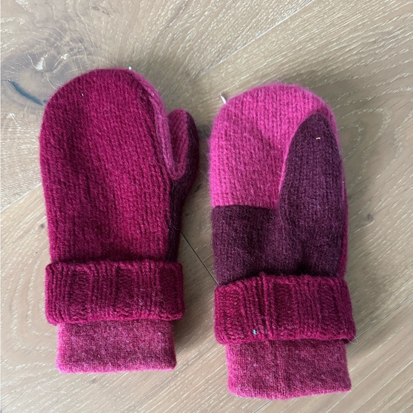 Handmade youth sweater mittens - Picture 3 of 4